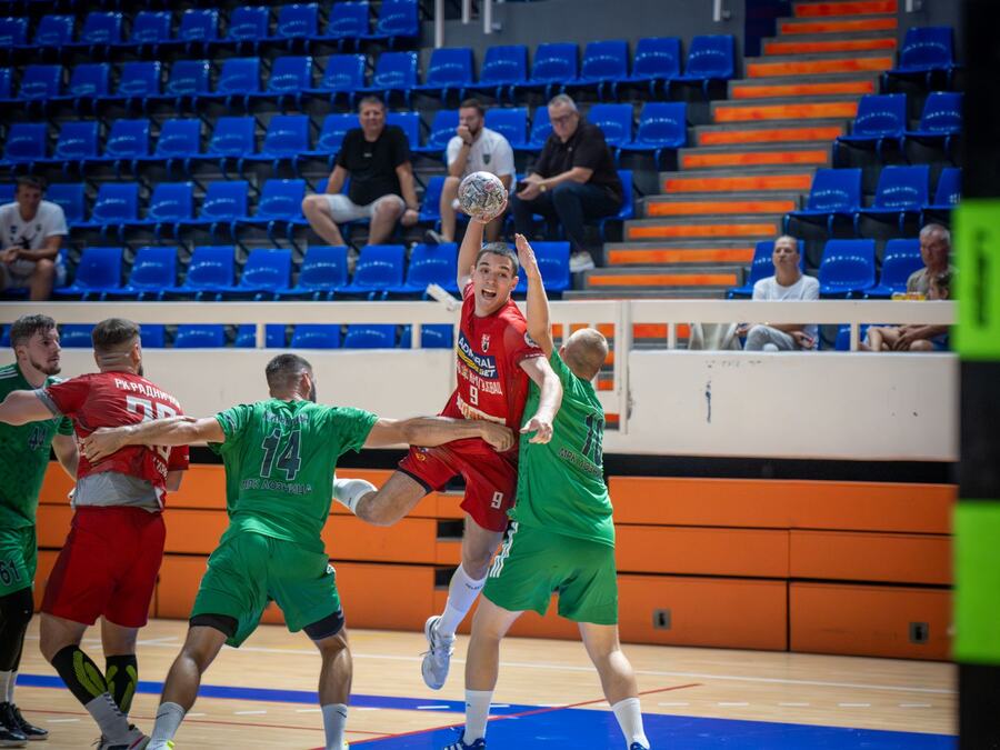 RUKOMETAŠI LOZNICE PORAZILI RADNIČKI IZ KRAGUJEVCA: Obe ekipe pokazale zašto su deo rukometne elite