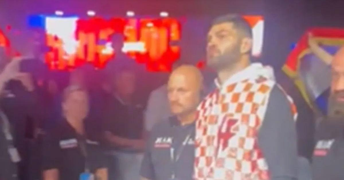 Ovako je Hrgović ušao u ring uz Tompsona, pa sve ostavio bez reči: "Hrvatska moć, genetika..."