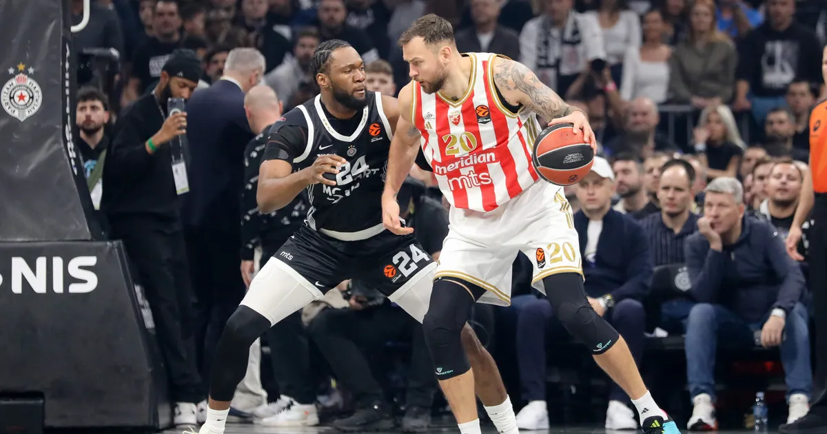 Potpisao Donatas Motiejunas, obukao crno-beli dres
