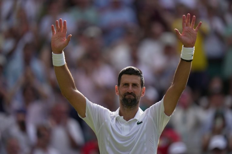 ĐOKOVIĆ ŠOKIRAO PLANETU! Novak ima "tajno oružje" za Sinera - Italijan se čupa za kosu! (FOTO)