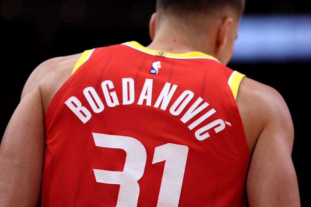 BOGDANOVA ŠUTERSKA RAPSODIJA! Kakvo veče za Srbe: Bogdanović trojkama zatrpao koš rivala, mladi Bogoljub debitovao u NBA! (VIDEO)