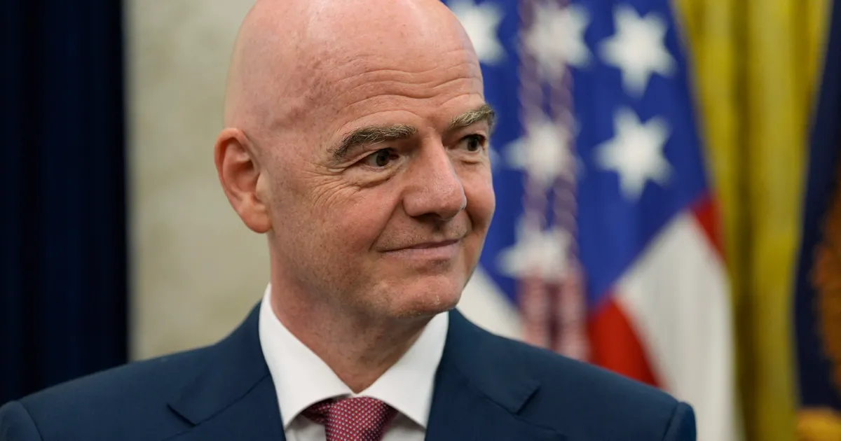 Infantino gutao knedle dok ga je novinar BBC rešetao pred Svetsko prvenstvo: Da li vas je sramota?