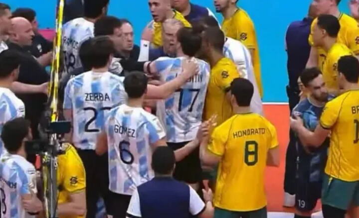 ŽESTOKA TUČA! Argentinci pobesneli posle poslednjeg poena, prštalo protiv Brazila! (VIDEO)