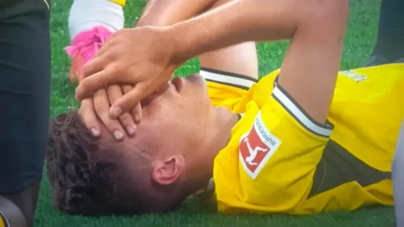 Šok u Dortmundu: Supertalentovanom Grku posle plesa na debiju otišao ACL?!
