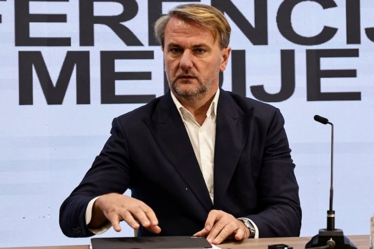 HITNO SE OGLASIO OSTOJA! Mijailović jednom porukom bacio grobare u trans!