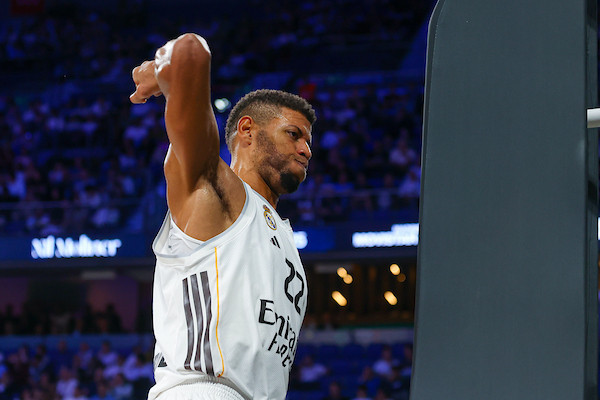 Real se namučio pred Partizan, pobeda uz čak 48 ''penala'', Martinez sačuvao trojicu aduta