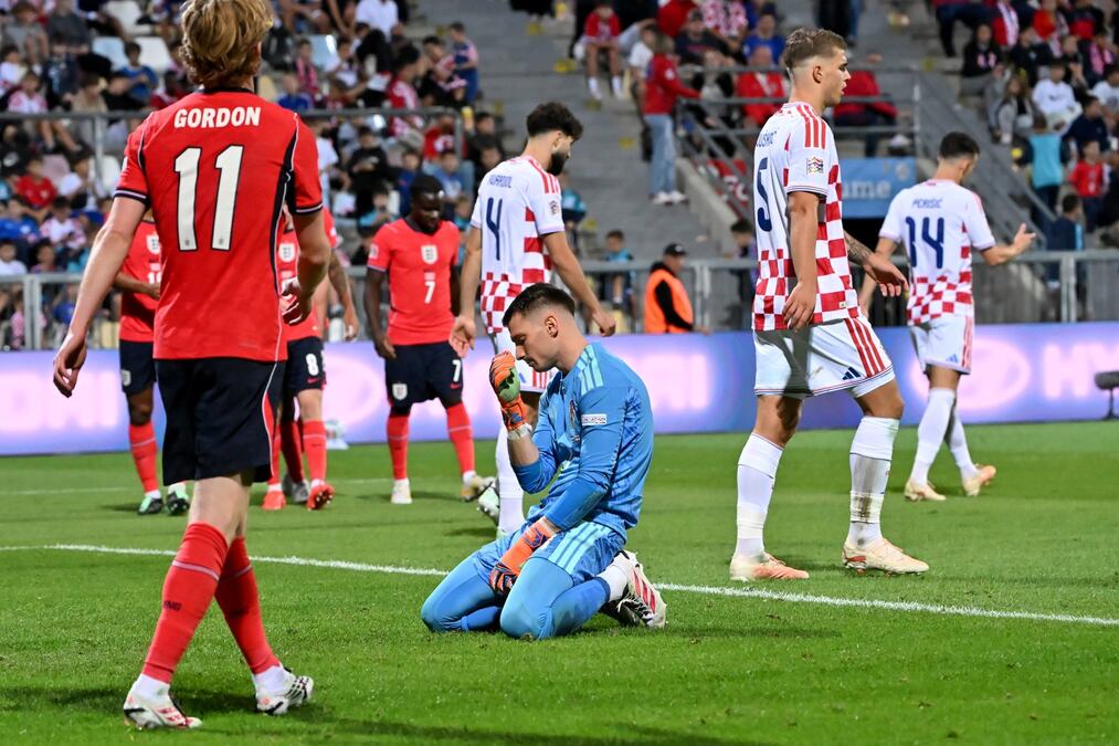 ISTORIJSKA KATASTROFA HRVATSKE: Englezi napunili mrežu Hrvata - navijači napuštaju stadion pola sata pre kraja meča
