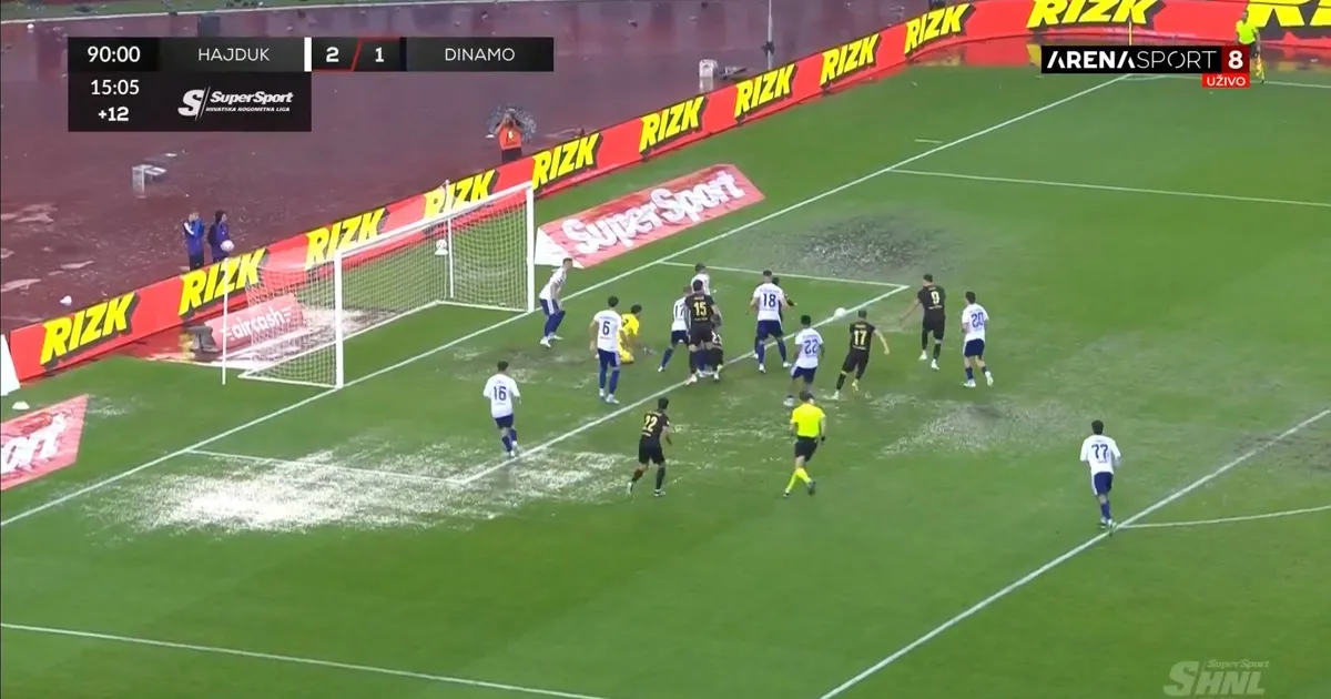 Hajduk dobio Dinamo u katastrofalnim uslovima: Fudbala nije bilo, 105 minuta se igralo, kiša natopila teren