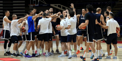 Srbija strahuje: Povredio se jedan od najboljih igrača, Alimpijević ga precrtao!