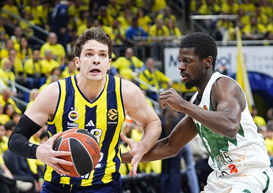 LUDNICA! Fenerbahče slavio protiv Efesa u dramatičnom meču!