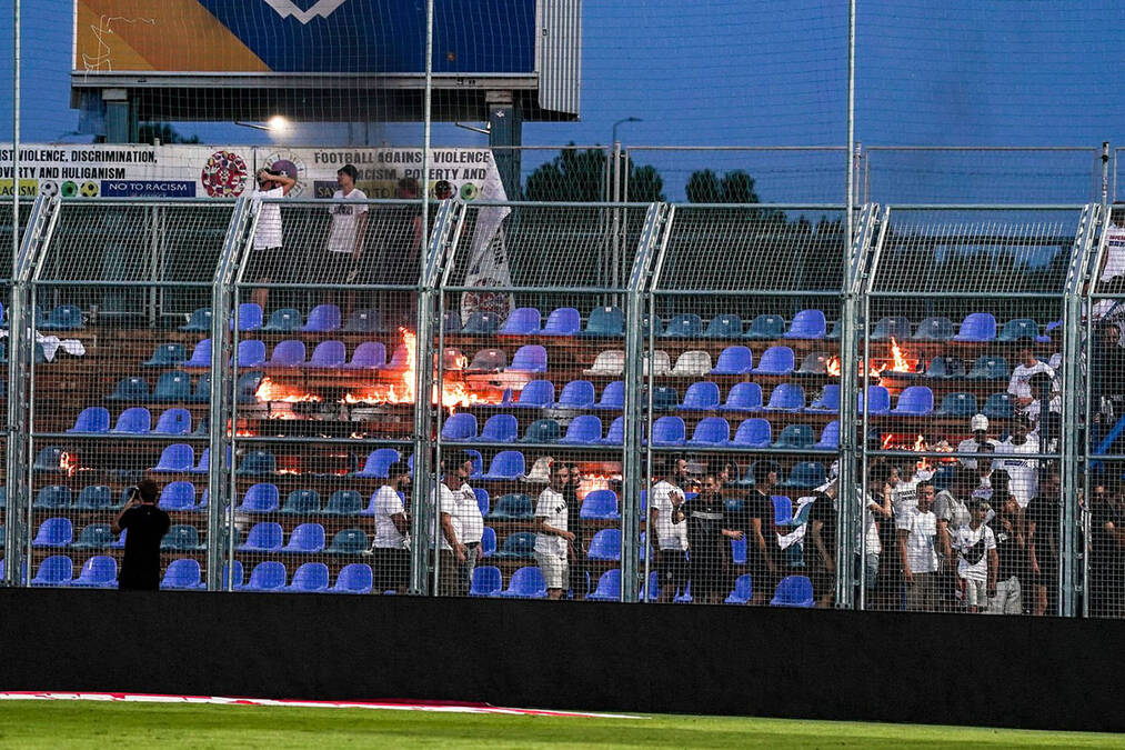 Navijači Hajduka zapalili stadion: Zbog 18 evra nastao džumbus, psovali i Dalića
