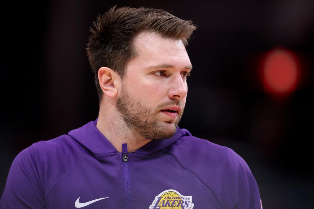 LUKA DONČIĆ NA BRUTALNOM UDARU! Čuveni NBA as OPLEO kao nikada do sada! Nećete verovati sa kim ga je uporedio: Reči koje ODJEKUJU!