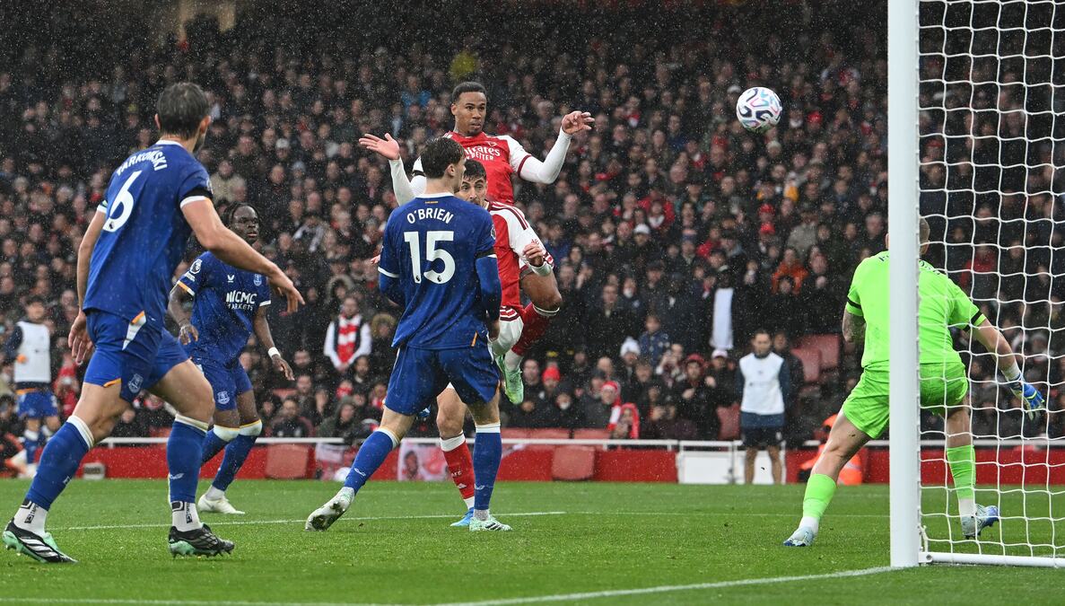 ARSENAL STIGAO MANČESTER SITI: Tobdžije iskoristile kiks "građana"