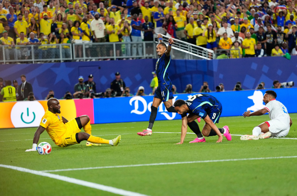 Brazil sve rešio za poluvreme Ančeloti ima jednu brigu više VIDEO