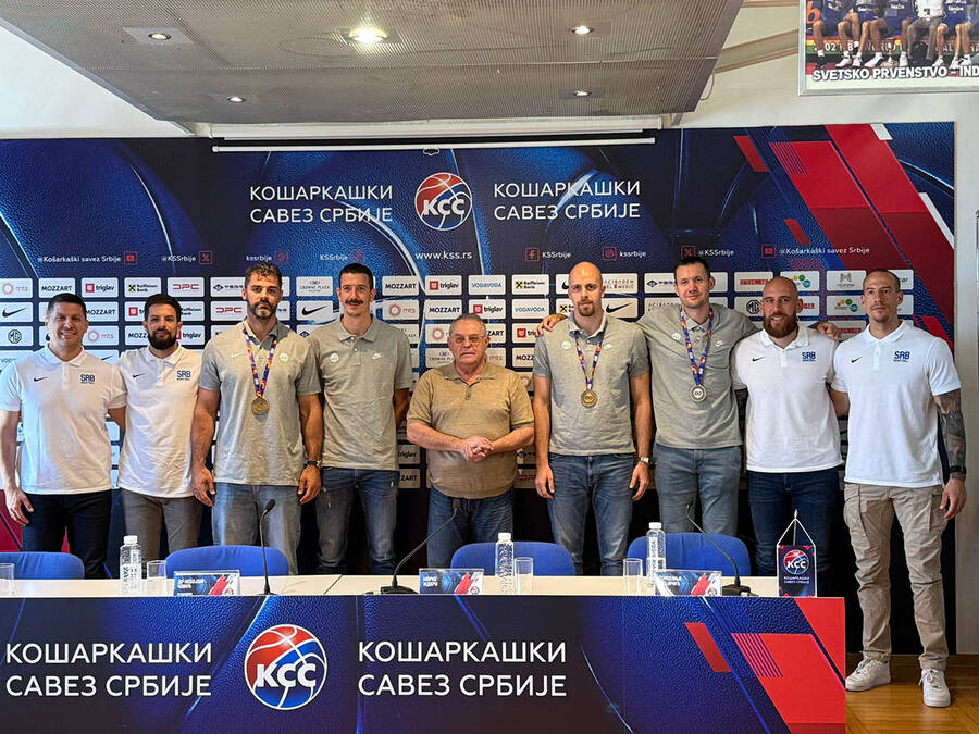 Basketaši se sa bronzom vratili u Srbiju: Čović podsetio na reči FIBA i našu devetu medalju