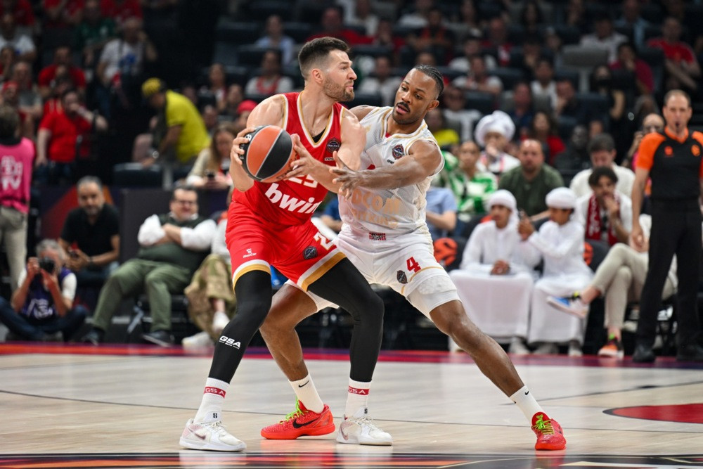 Piters ide u Armani, Olimpijakos već ima zamenu?