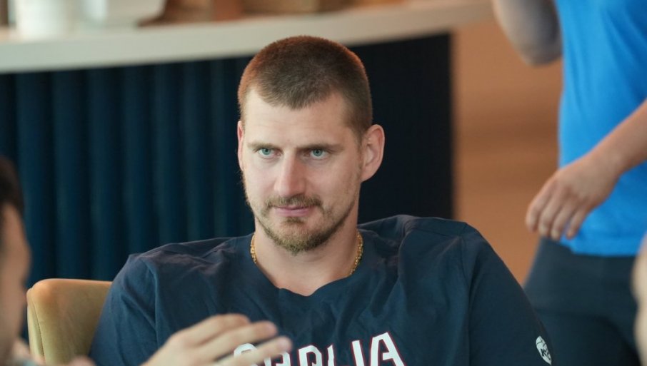 NIKOLA JOKIĆ GLEDA U NEVERICI: Šta to rade Denver nagetsi?!