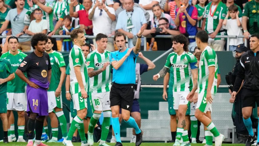 Šta li će Murinjo reći na ovo? VAR poništio spektakularan gol Betisa protiv Barselone (VIDEO)