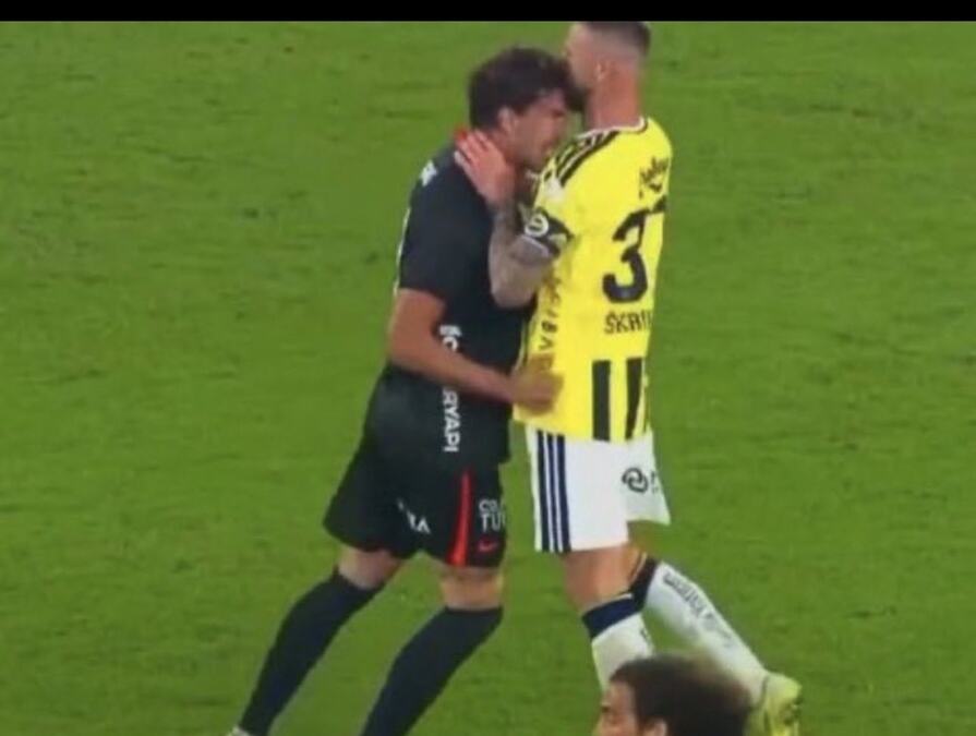 KAKAV HAOS NA DERBIJU! Vlahović na ivici tuče, Bešiktaš na krilima Srbina utišao Istanbul! (VIDEO)