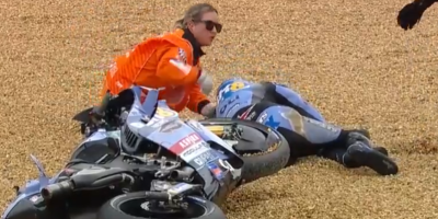 Stravičan prizor! Motor na jednu, vozač na drugu stranu: Leteo 20 metara, prevrtao se (VIDEO)