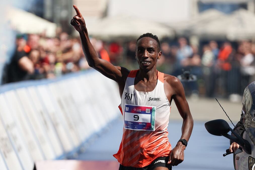 KENIJAC POBEDIO U SKOPLJU! Derik najbrži na maratonu u Makedoniji