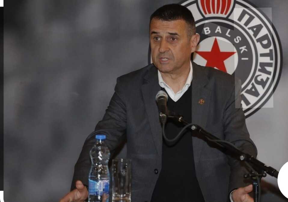 "BEDNI, LIČNI INTERESI - ZATO PODRŽAVAJU OVU UPRAVU" Bivši član uprave Partizana: Kakve god transparente isticali - 3 miliona naših navijača misli SVOJOM GLAVOM