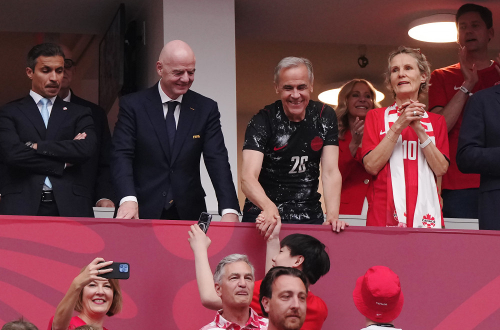 Infantino potpisao zastavu Rusije VIDEO