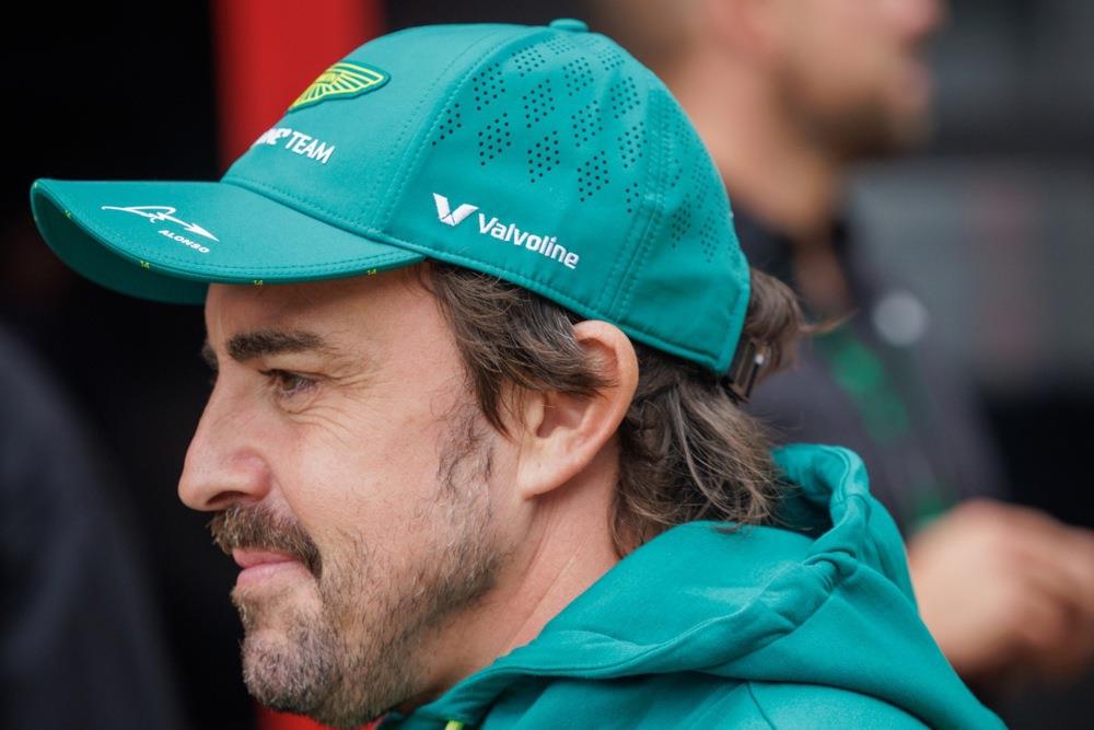 LEGENDARNI VOZAČ JOŠ RAZMIŠLJA: Alonso neće žuriti sa odlukom o tome šta će raditi 2027. godine