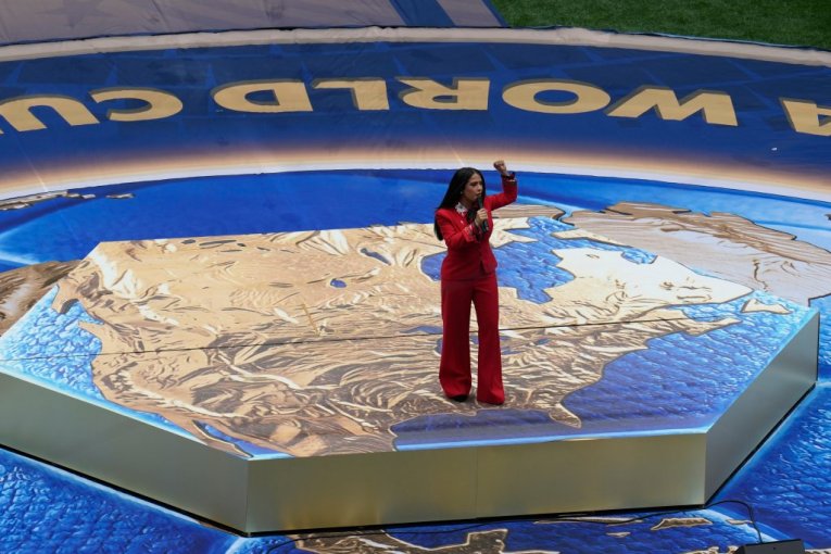 SLAVNA LEPOTICA PRVA ZVEZDA MUNDIJALA! Svi su gledali samo u nju (VIDEO)
