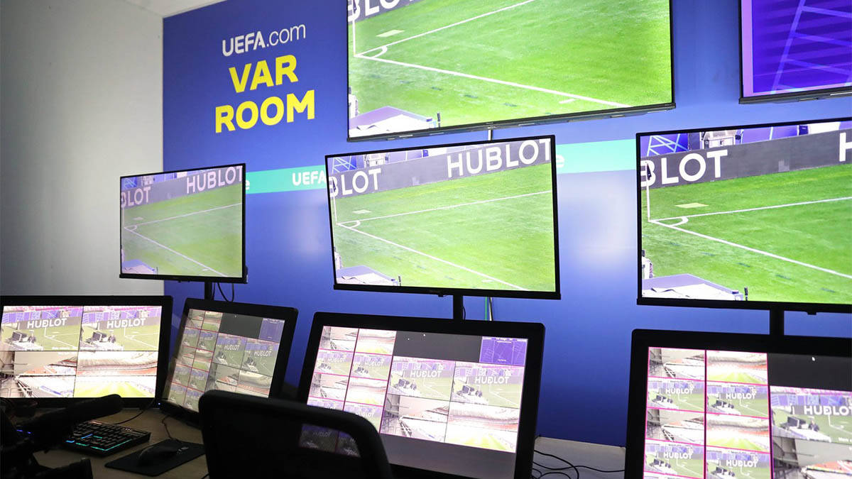 UEFA pravi velike promene za upotrebu VAR tehnologije: Ovako više ne može, sve se menja