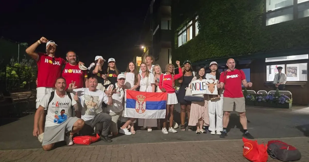 Vojislav je najveći fan Đokovića ikada! Radi kao konobar, nekad i po 20 sati zbog njega: Sad je na Vimbldonu