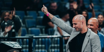 Igor Duljaj u društvu ljubimca Grobara koji je želeo da se vrati!