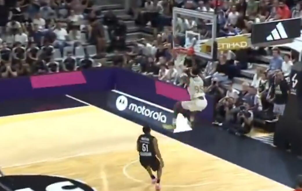 MONEKE UMALO KOŠTAO ZVEZDU POBEDE! Cirkusko promašeno zakucavanje - cela Evroliga mu se smeje! (VIDEO)