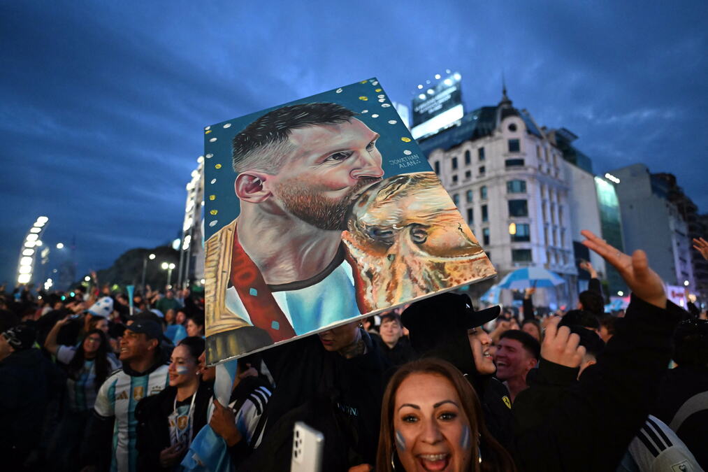 NACIJA U TRANSU! ARGENTINA GORI! Slavlje bez kraja zbog finala Mundijala!