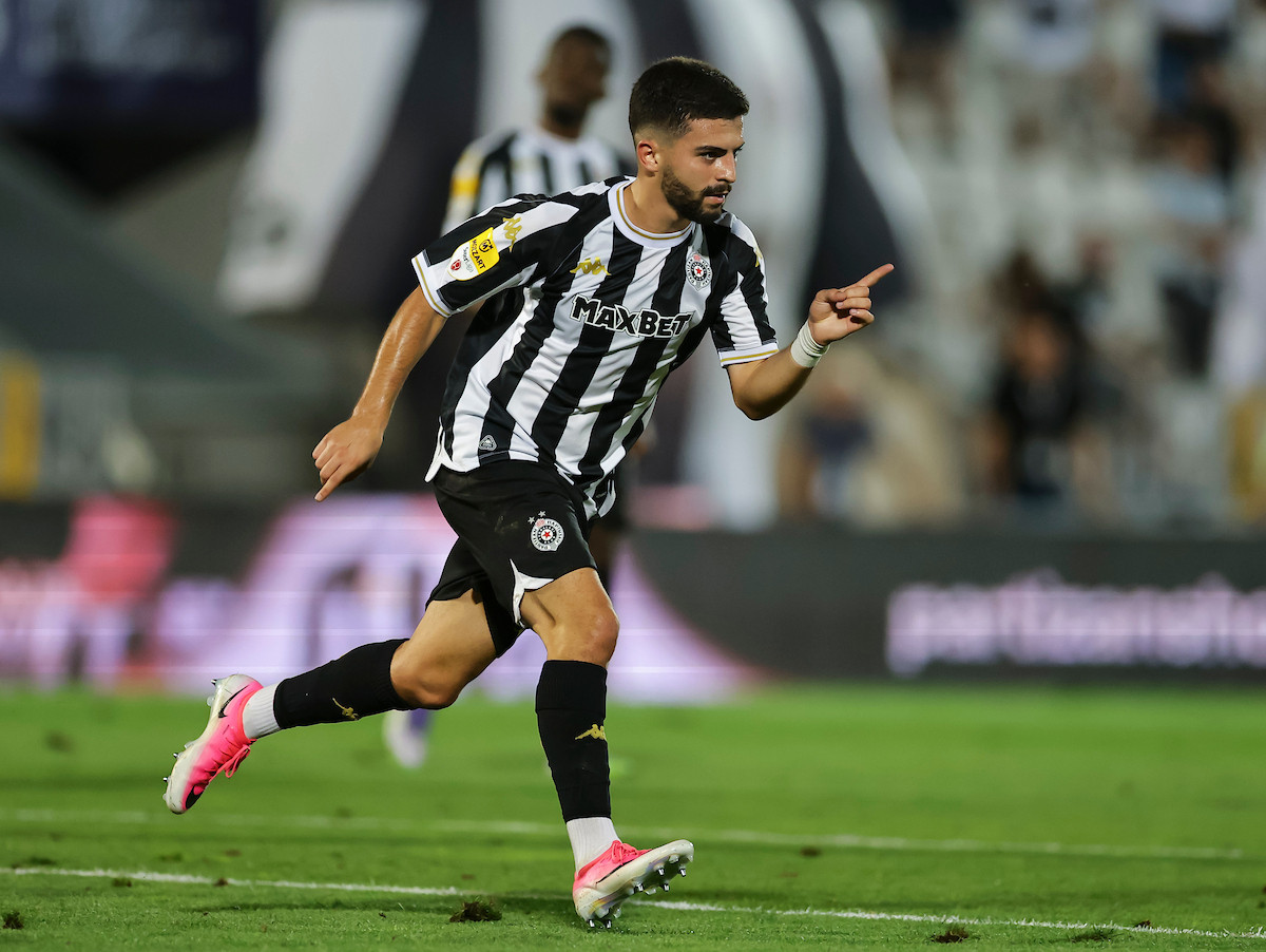 POLUVREME - Miladinović pronašao ključ za odbranu "romantičara", vodi Partizan!