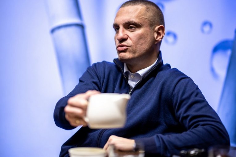 SPORTISSIMO PAPARACO: Nemanja Vidić uhvaćen u Beogradu - evo šta je radio! (VIDEO)