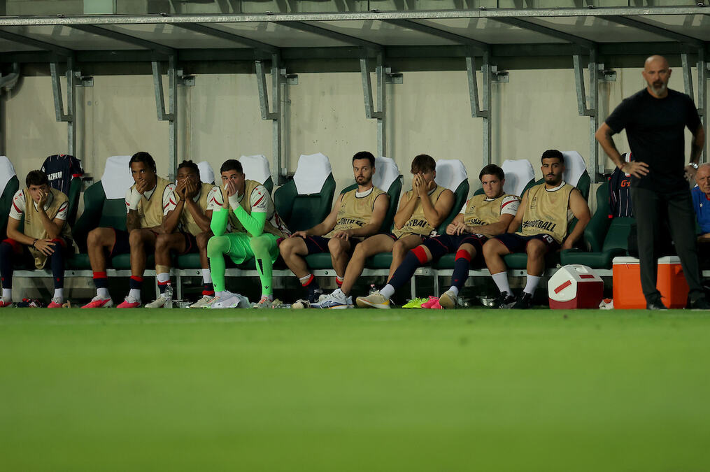 BEZ REČI NAPUSTILI STADION: Igrači Zvezde nisu želeli da pričaju posle poraza...