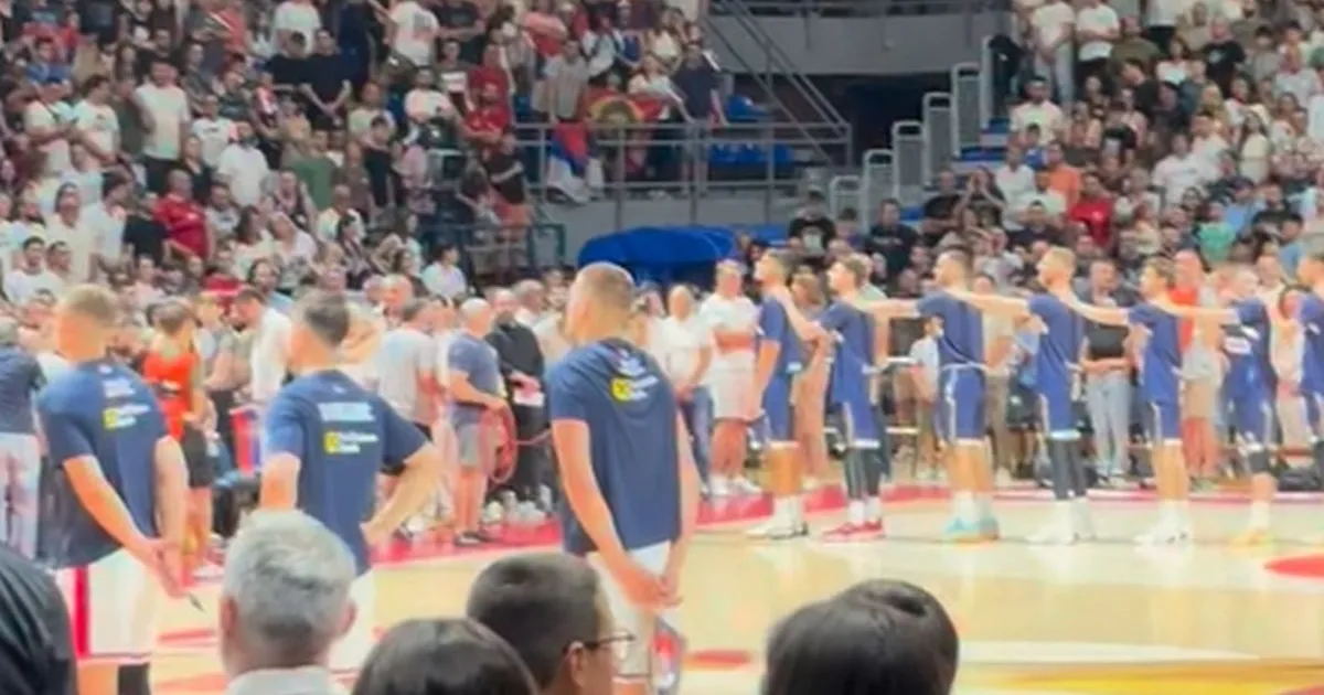 Ovako je Pionir dočekao himnu BiH, posle krenula "Bože pravde", srpska trobojka se viorila