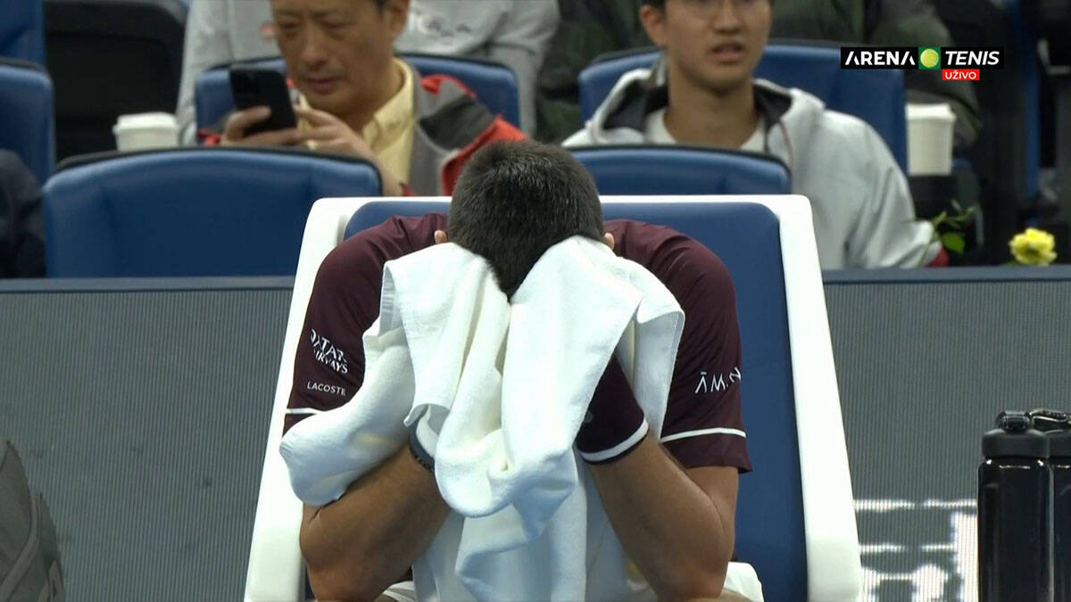 Novak se tresao, nije mogao da dođe do daha: Đoković zabrinuo sve u Pekingu