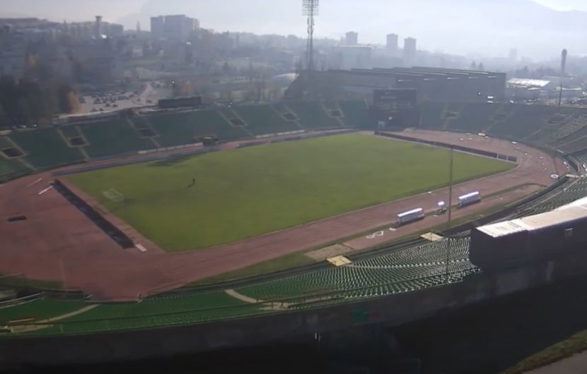 Teren na čuvenom stadionu uništen posle koncerta Dina Merlina, klub se oglasio hitnim saopštenjem!