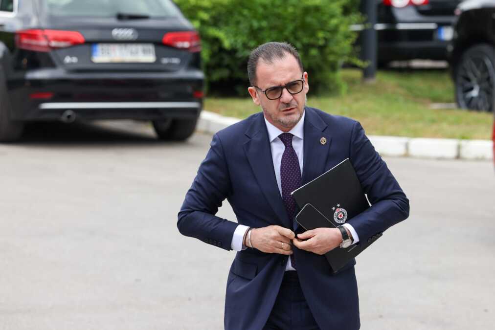 KO JE SVE NA SKUPŠTINI FK PARTIZAN?! Pogledajte fotografije iz Zemunela: Predrag Mijatović, Rasim Ljajić, Milka Forcan, ali i brojne legende... (GALERIJA)