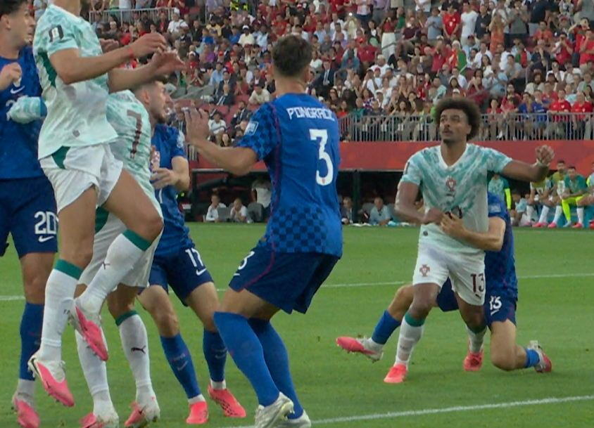 EPSKA GLUPOST! Pogledajte potez hrvatskog fudbaler zbog kojeg su ispali sa Mundijala... Niko ne može da veruje šta je čovek uradio (VIDEO)