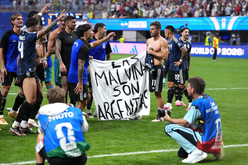 ENGLESKI KLUB HITNO PRODAO ARGENTINCA POSLE HAOSA NA MUNDIJALU! Nakon skandala u Americi povukli su OVAJ POTEZ: Evo ko je iskoristio priliku!