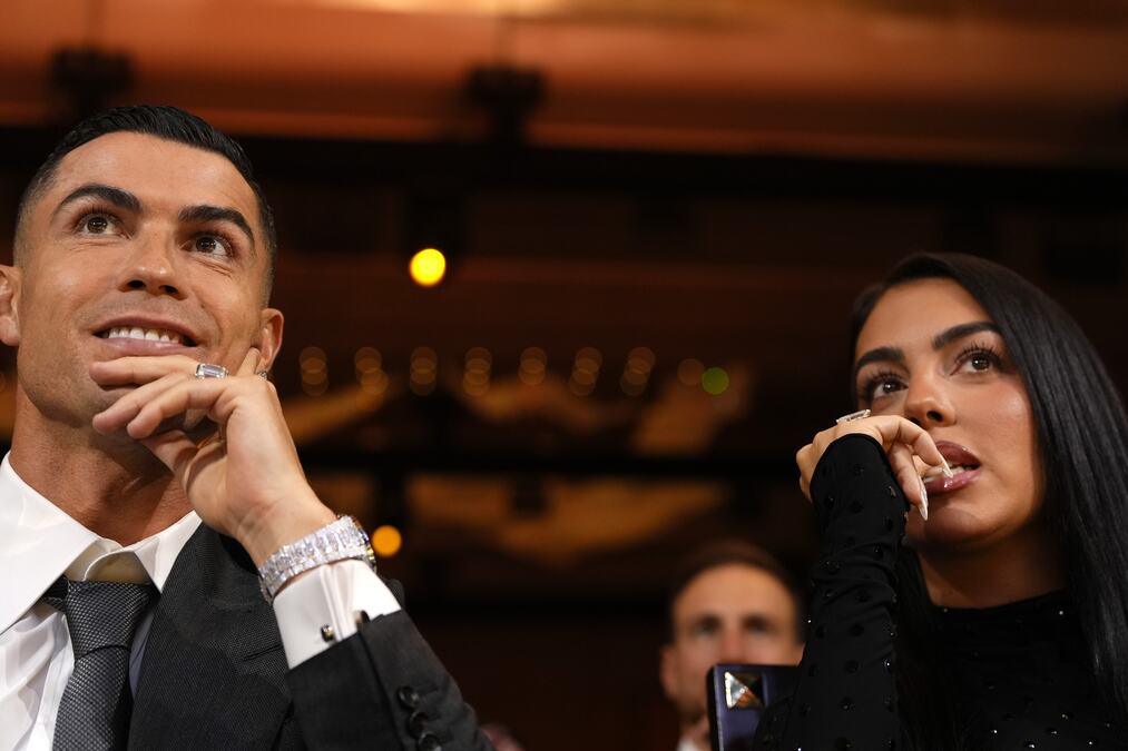 DA LI SU VEĆ MUŽ I ŽENA?! Ronaldo i Georgina izazvali haos zbog jednog detalja, svi ubeđeni da su se venčali