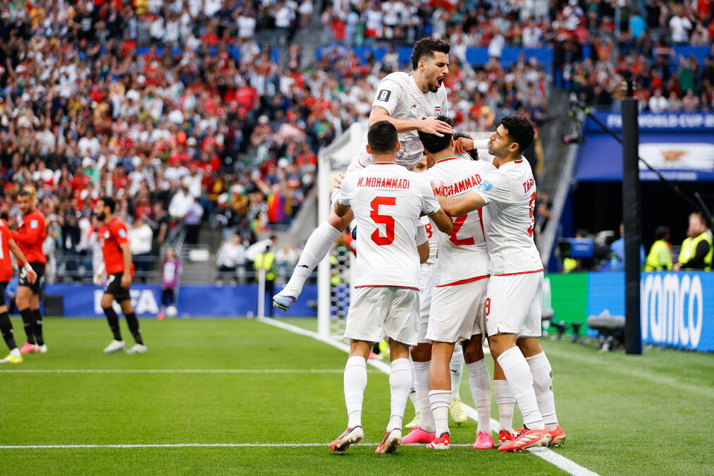 DA LI JE FIFA PREVARILA IRAN? Kontroverzna VAR odluka izazvala buru na Mundijalu! Optužbe ugledale svetlo dana! (VIDEO)