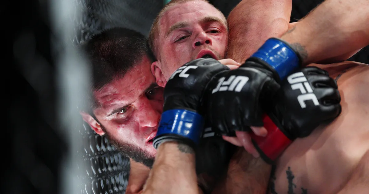 Islam Mahačev ispisao istoriju! Srušio rekord Andersona Silve i posle drame sačuvao UFC pojas