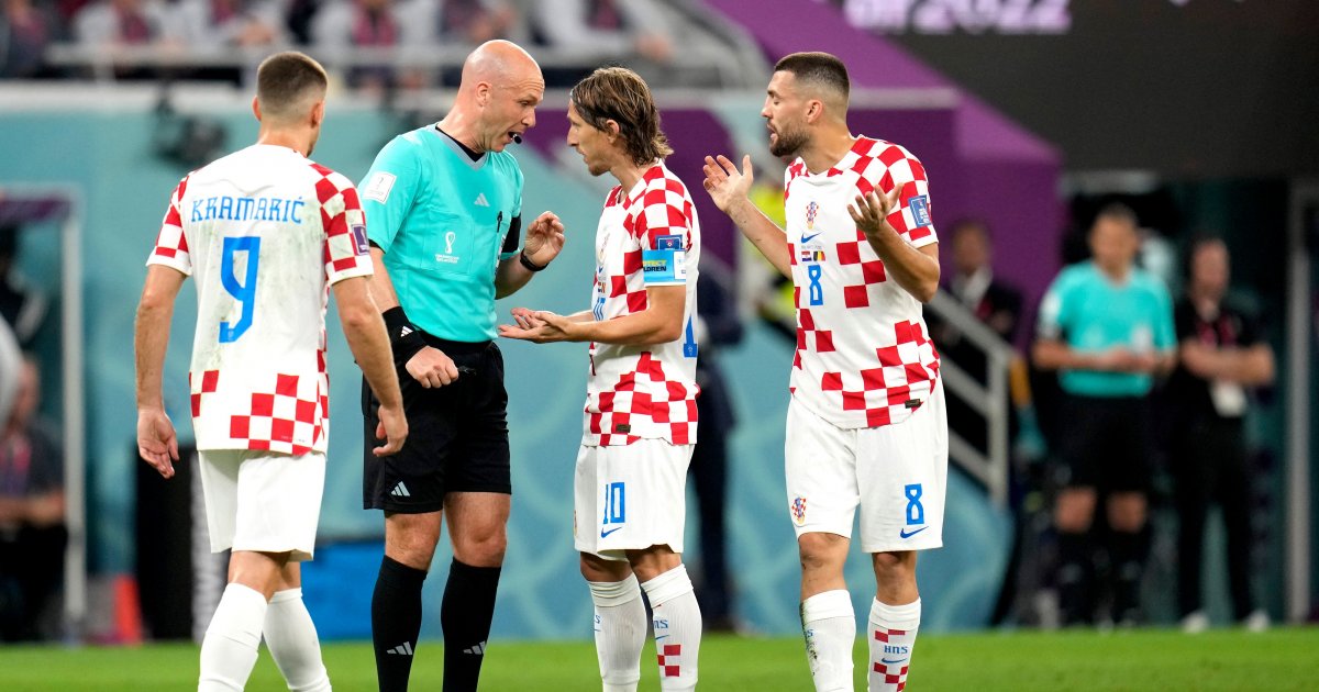 Entoni Tejlor sudi utakmicu između fudbalera Španije i Portugalije na SP