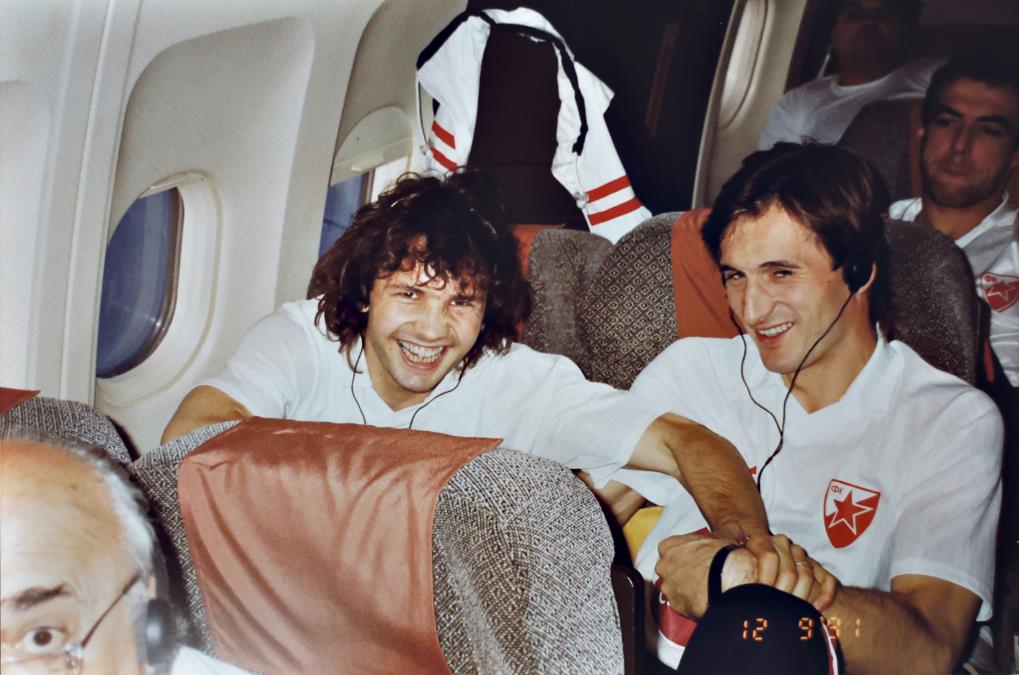 "UMIRE MOJ KUM SINIŠA MIHAJLOVIĆ, A ONDA U 20 DANA - MAJKA I OTAC" Najpotresnija ispovest legendarnog Srbina: Udario me autom kad sam bio dete i POBEGAO...