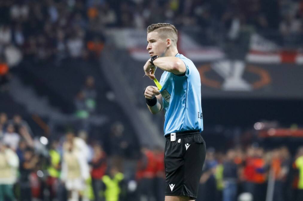 ISPLIVALA NEVEROVATNA PRIČA O ČUVENOM ARBITRU! Deli pravdu na najvećim evropskim mečevima, a van terena - radi kao IZVRŠITELJ!