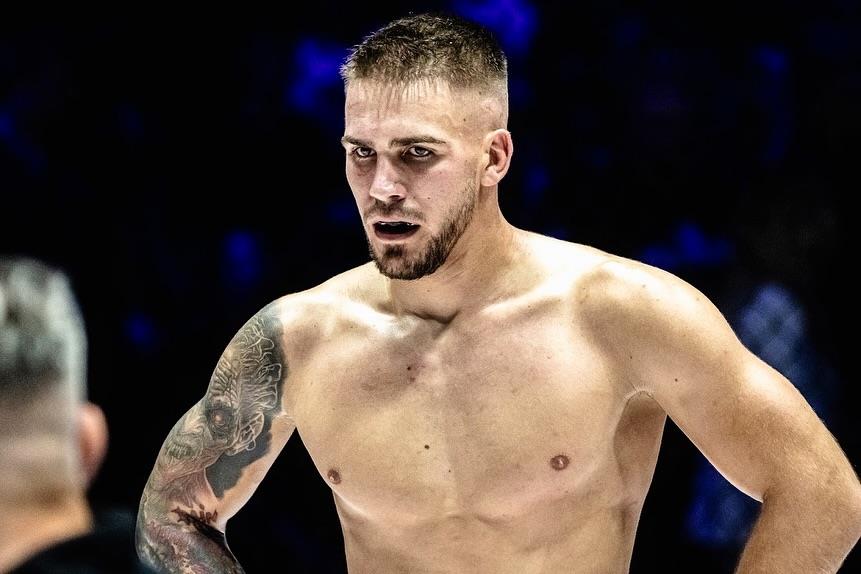 LUDILO! BOJKOVIĆ SUROVO NOKAUTIRAO RIVALA, UZEO POJAS, PA UŠAO U TOP 100 NA SVETU! Prestigao mnoge borce, evo gde se nalazi Miloš Janičić!